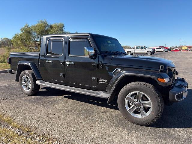 2022 Jeep Gladiator - $32,000