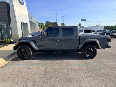 2022 Jeep Gladiator 4X4 Overland 4DR Crew Cab 5.0 FT. SB