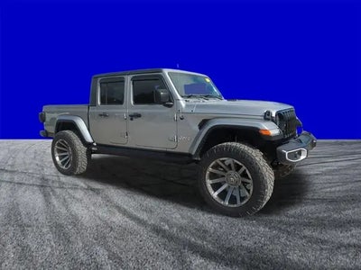 2020 Jeep Gladiator 4X4 Overland 4DR Crew Cab 5.0 FT. SB