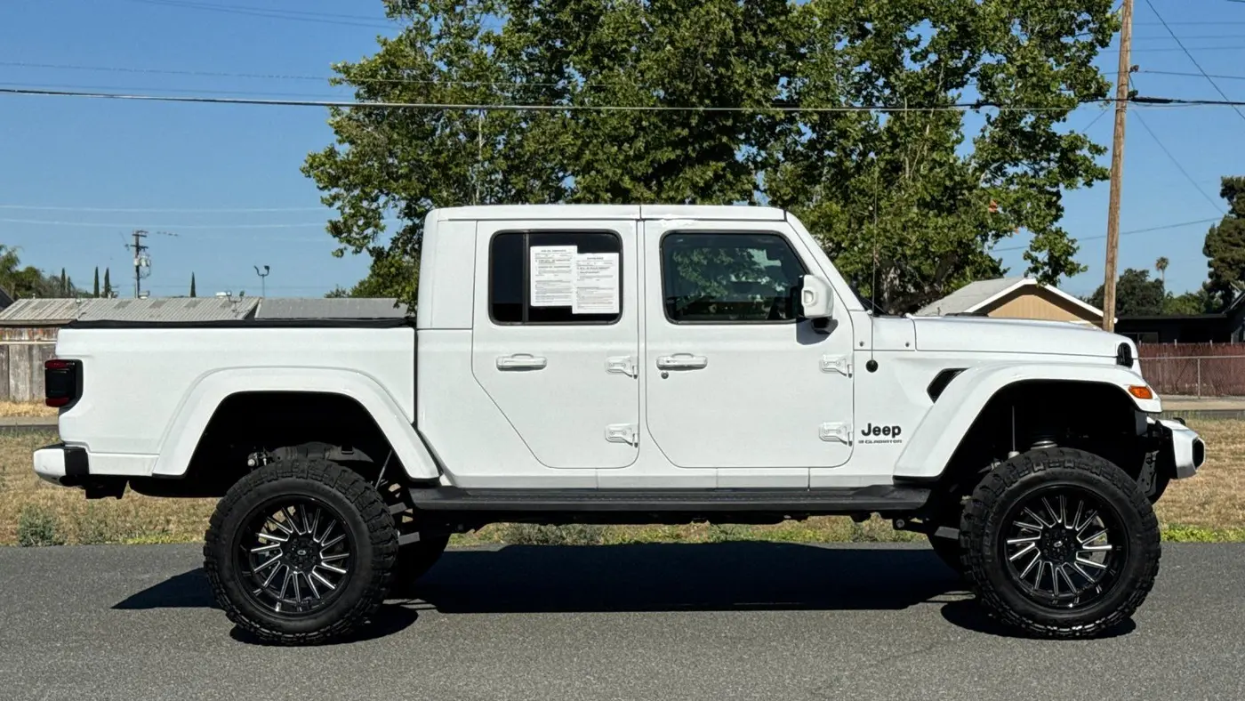 2023 Jeep Gladiator Overland