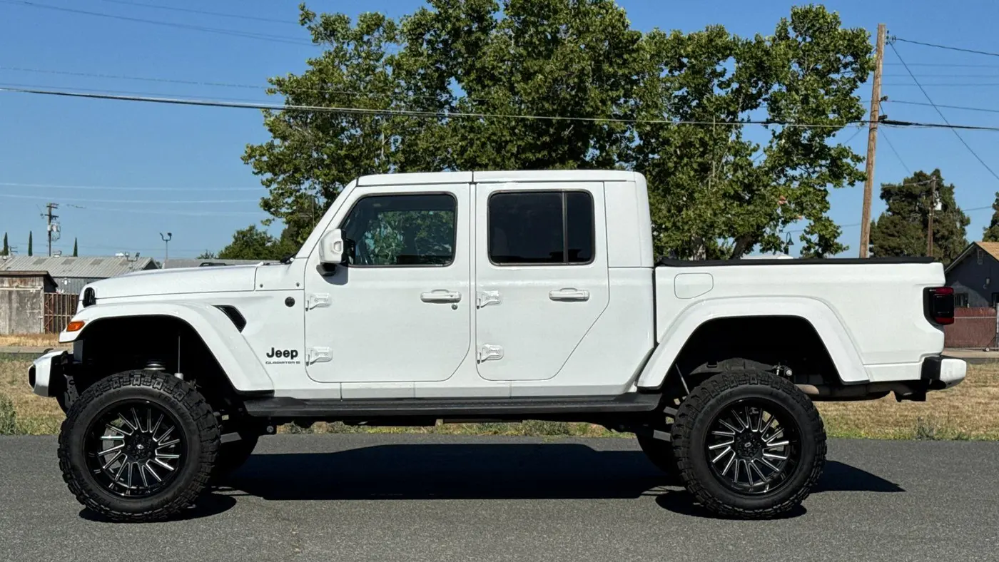 2023 Jeep Gladiator Overland