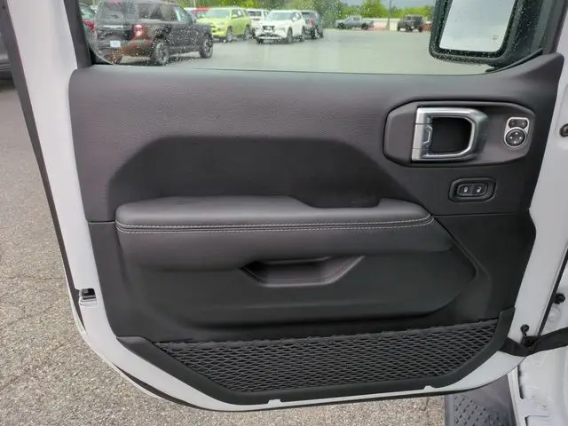 2023 Jeep Gladiator - $36,999