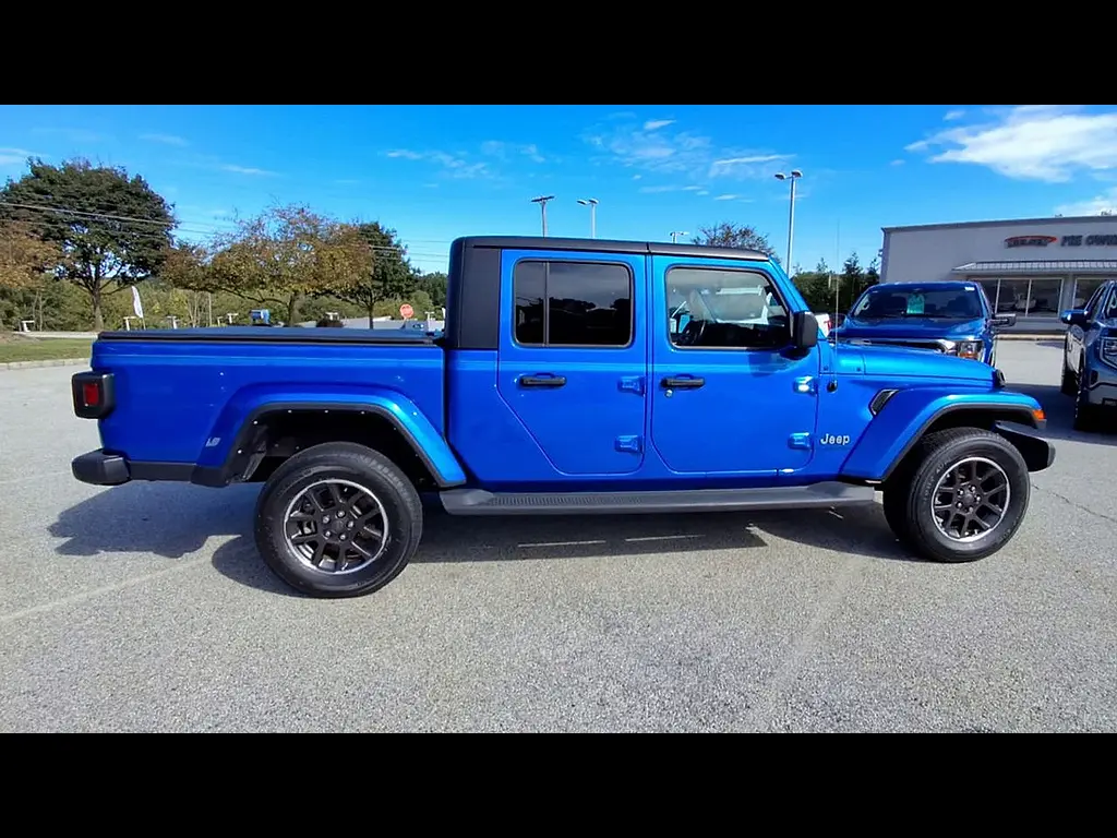 2022 Jeep Gladiator - $31,995