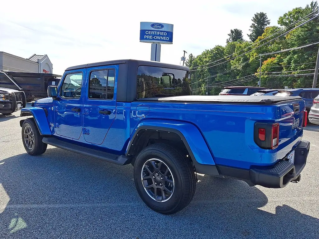2022 Jeep Gladiator - $31,995