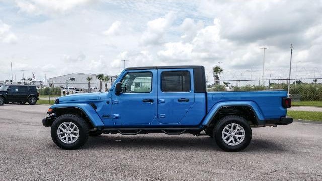 2023 Jeep Gladiator Sport