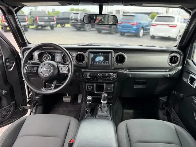 2022 Jeep Gladiator - $25,000