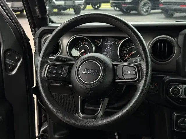 2022 Jeep Gladiator - $25,000