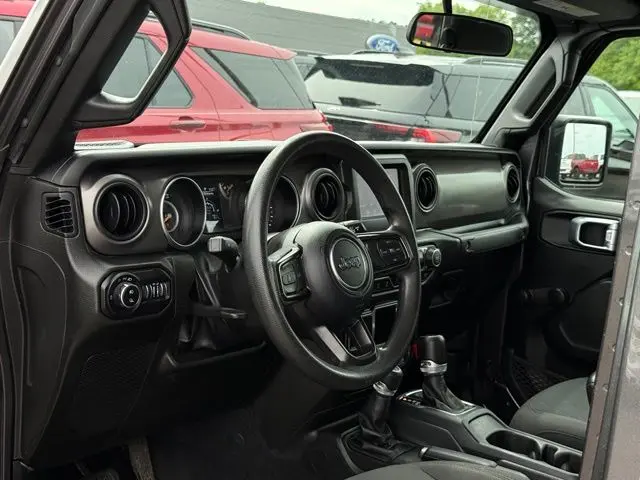 2022 Jeep Gladiator - $25,000