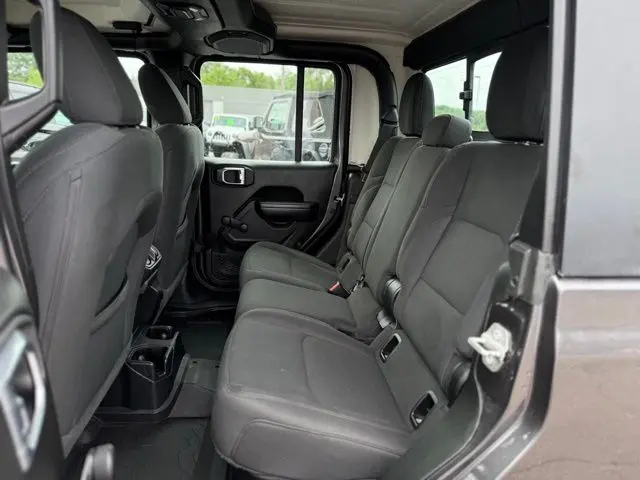 2022 Jeep Gladiator - $25,000
