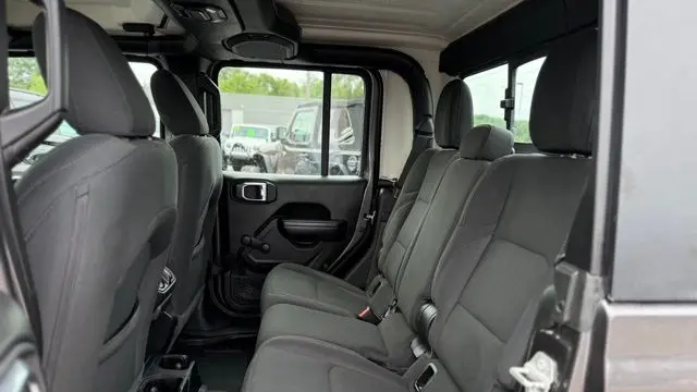 2022 Jeep Gladiator Sport