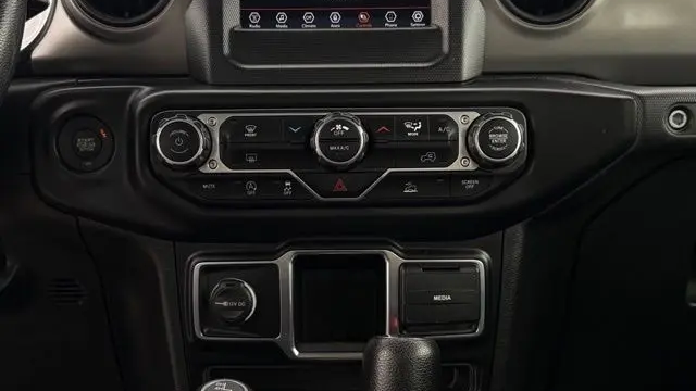 2022 Jeep Gladiator Sport