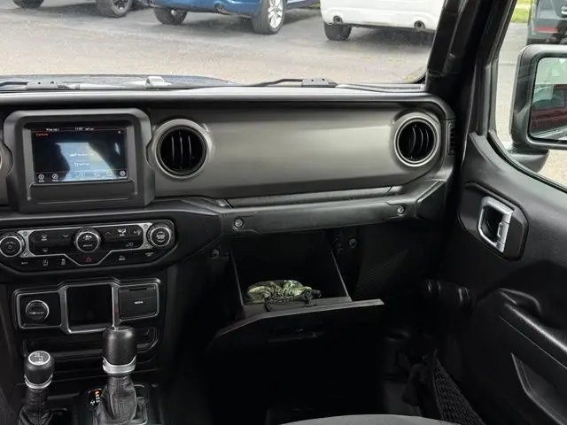 2022 Jeep Gladiator - $25,000
