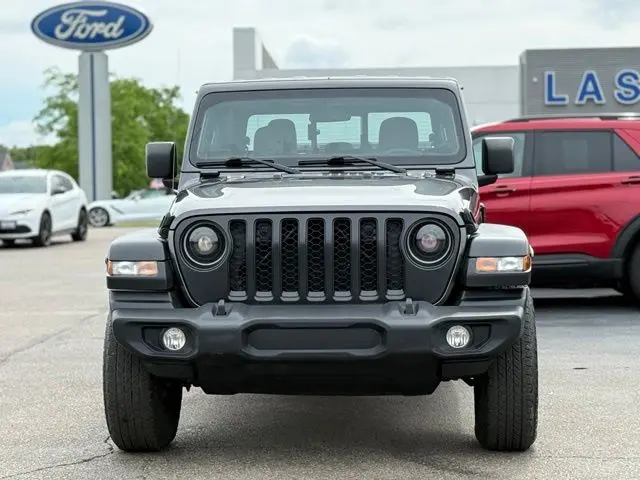 2022 Jeep Gladiator - $25,000