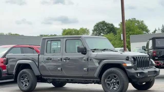 2022 Jeep Gladiator Sport