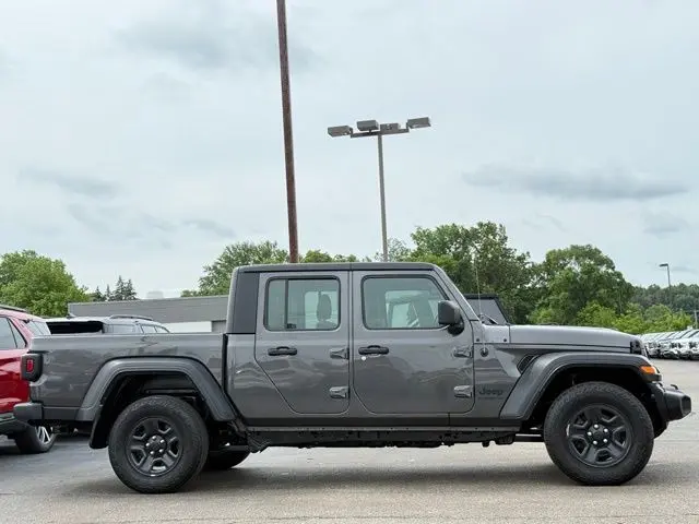 2022 Jeep Gladiator - $25,000