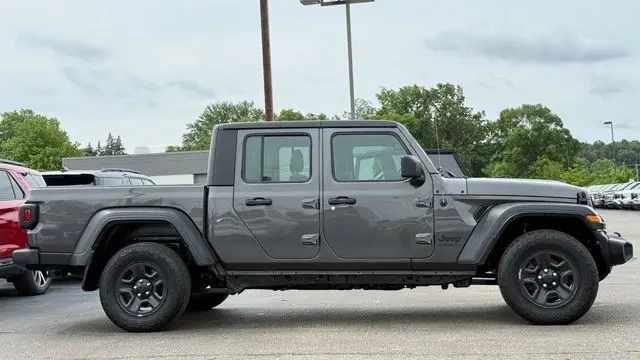 2022 Jeep Gladiator Sport