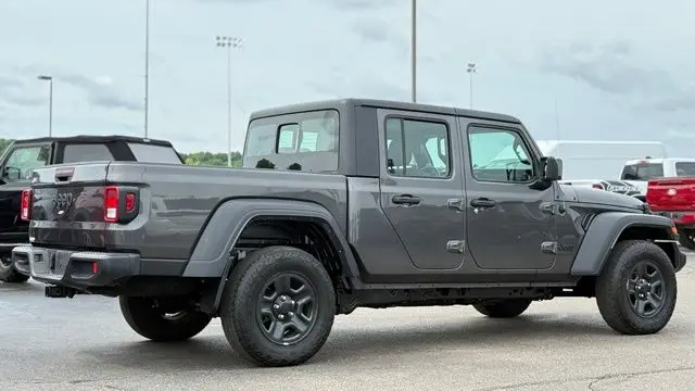 2022 Jeep Gladiator Sport
