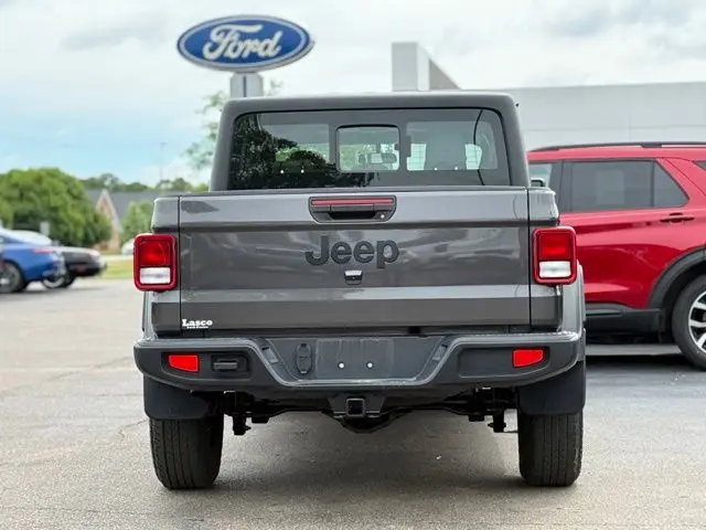 2022 Jeep Gladiator - $25,000