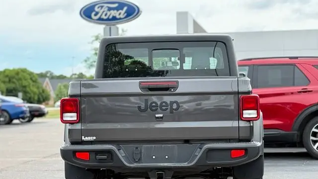 2022 Jeep Gladiator Sport