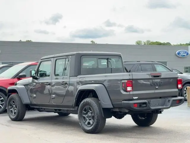 2022 Jeep Gladiator - $25,000
