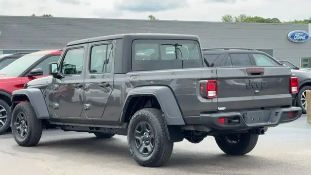 2022 Jeep Gladiator Sport