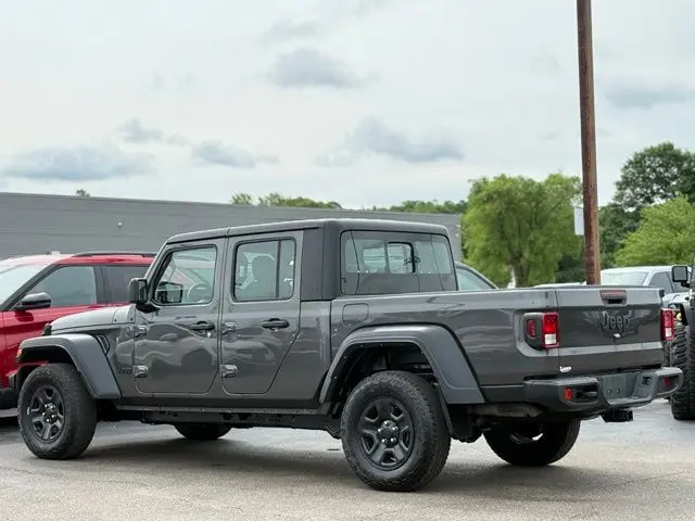 2022 Jeep Gladiator - $25,000