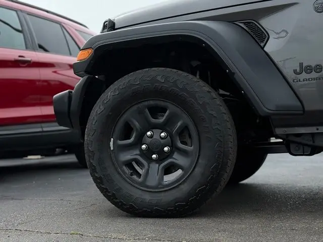 2022 Jeep Gladiator - $25,000