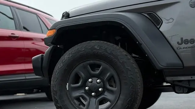 2022 Jeep Gladiator Sport