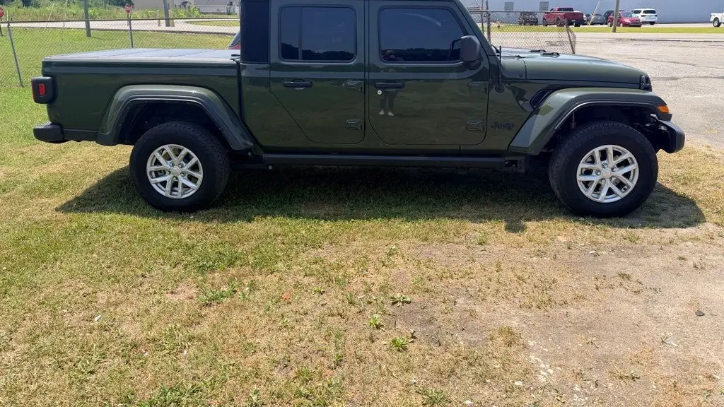 2023 Jeep Gladiator Sport