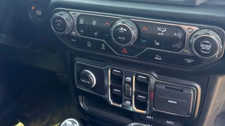 2023 Jeep Gladiator Sport