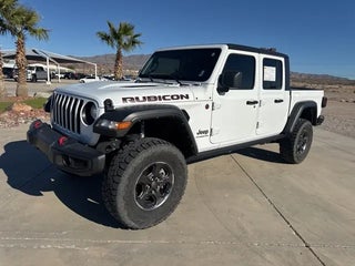 2022 Jeep Gladiator with Bright White Clearcoat Exterior