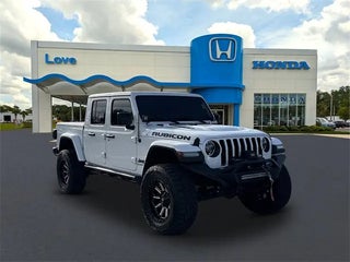 2022 Jeep Gladiator with Bright White Clearcoat Exterior