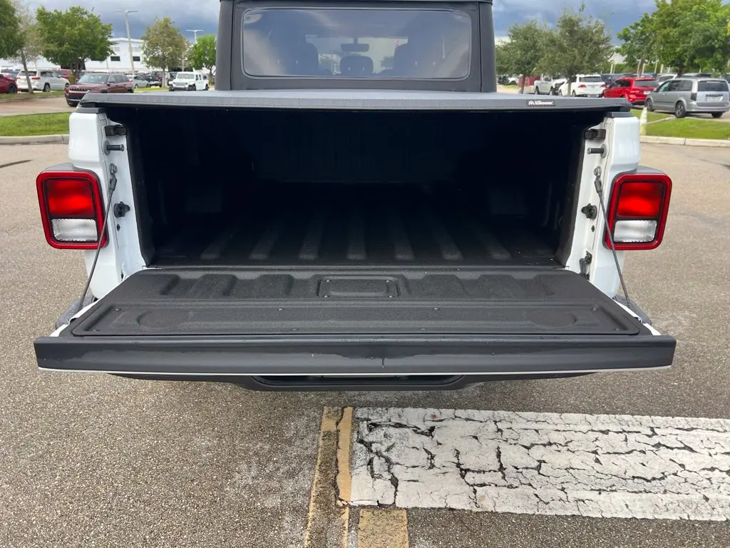 2022 Jeep Gladiator - $32,217
