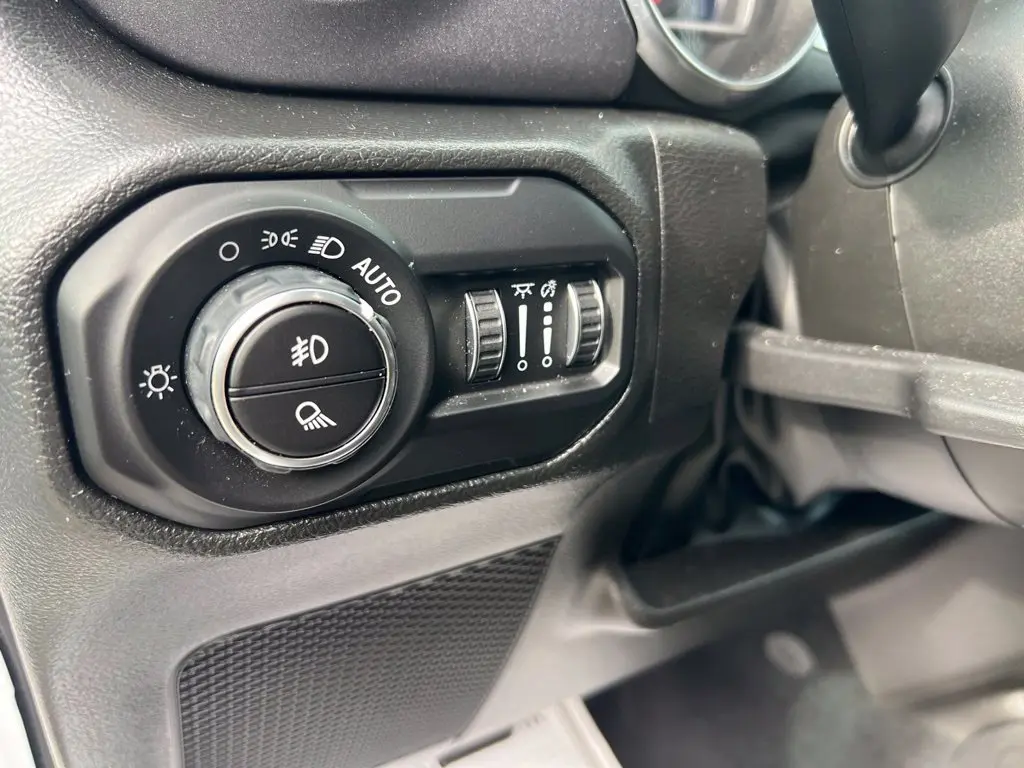 2022 Jeep Gladiator - $32,217