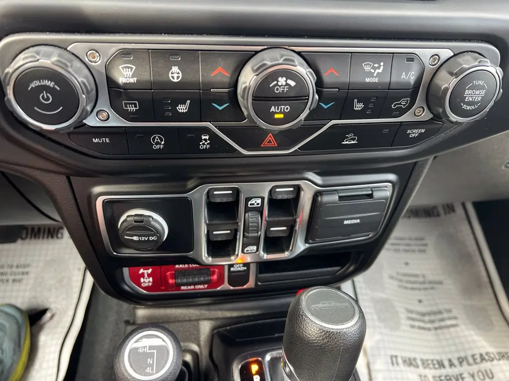 2022 Jeep Gladiator - $32,217