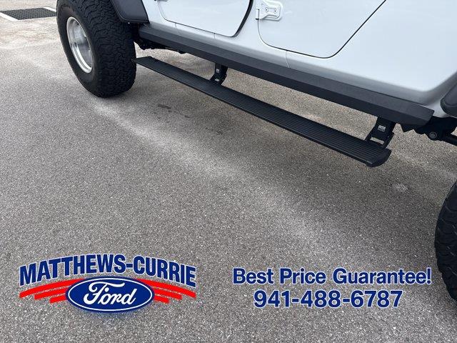 2022 Jeep Gladiator - $37,500