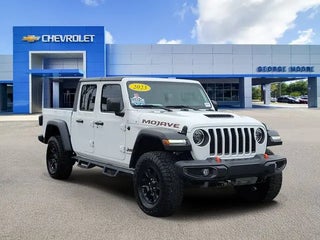 2023 Jeep Gladiator with Bright White Clearcoat Exterior