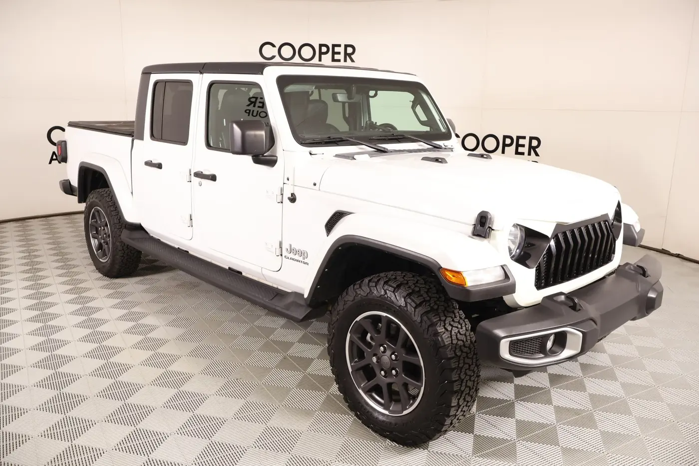 2022 Jeep Gladiator - $33,489
