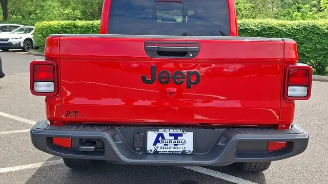 2025 Jeep Gladiator NightHawk