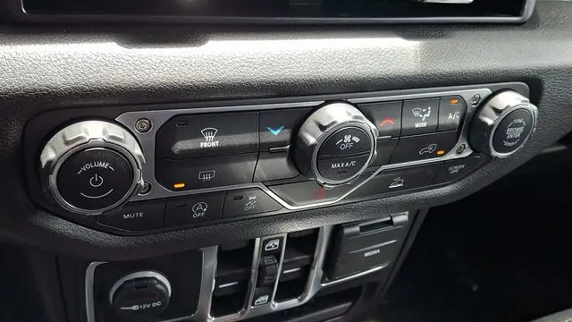 2025 Jeep Gladiator NightHawk