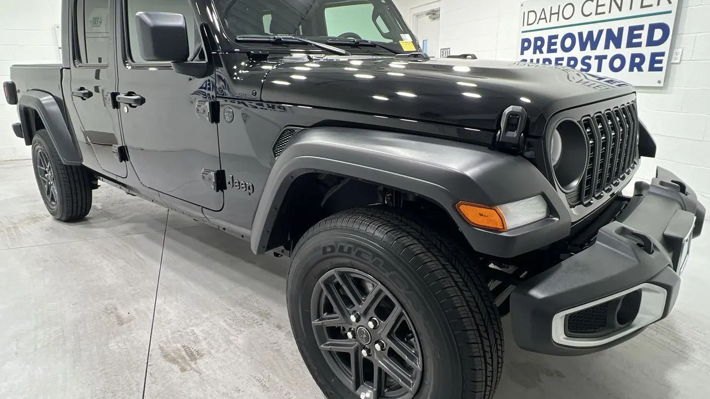 2025 Jeep Gladiator Sport S
