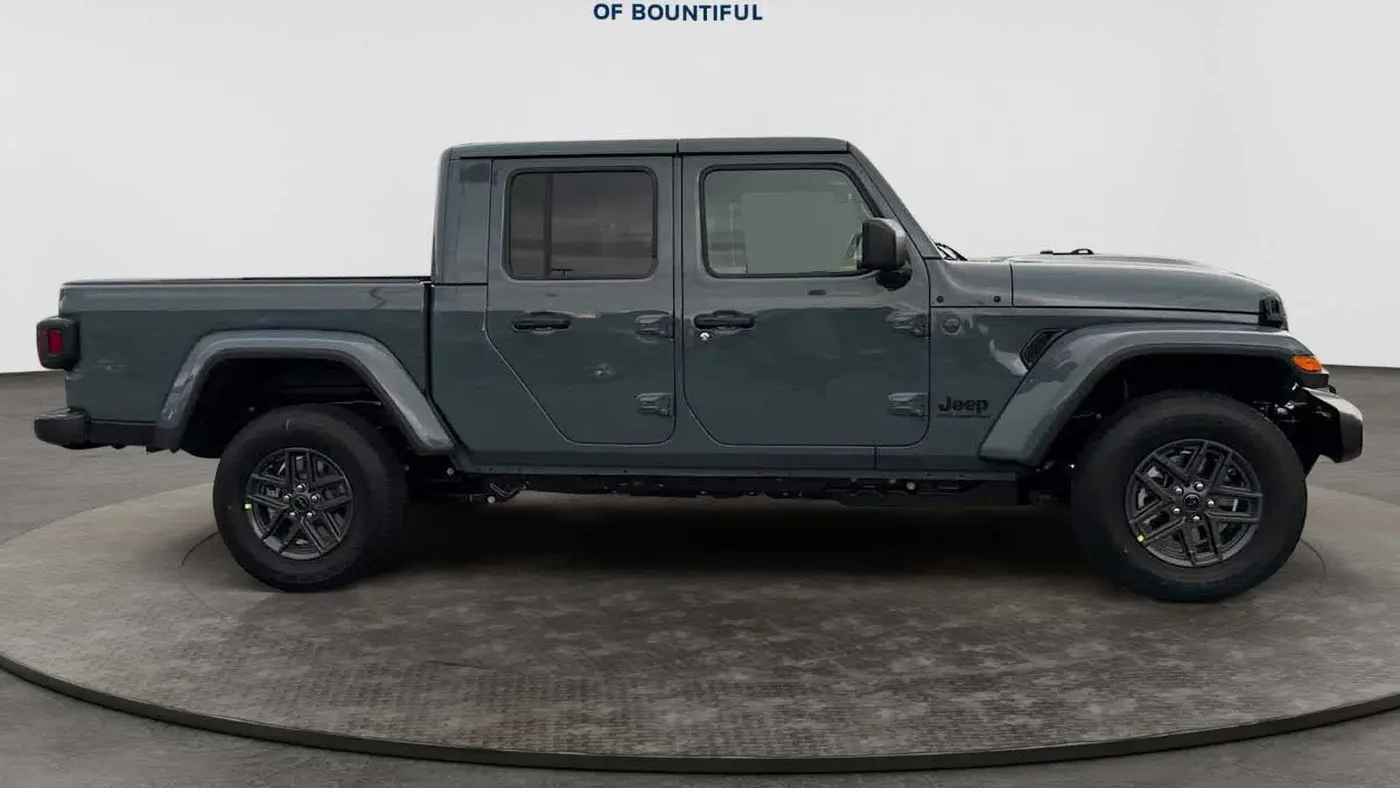 2026 Jeep Gladiator Sport