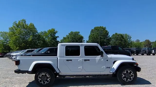 2026 Jeep Gladiator Sahara