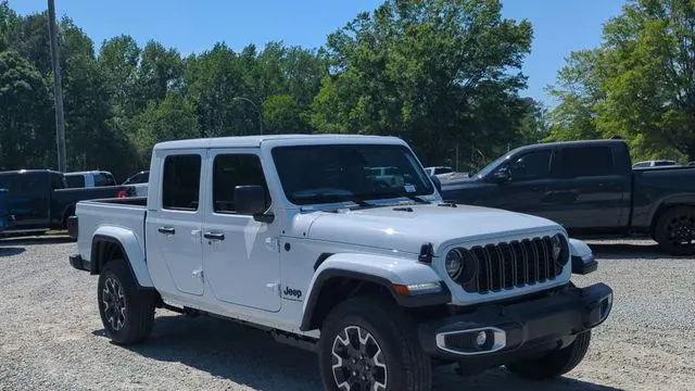 2026 Jeep Gladiator Sahara