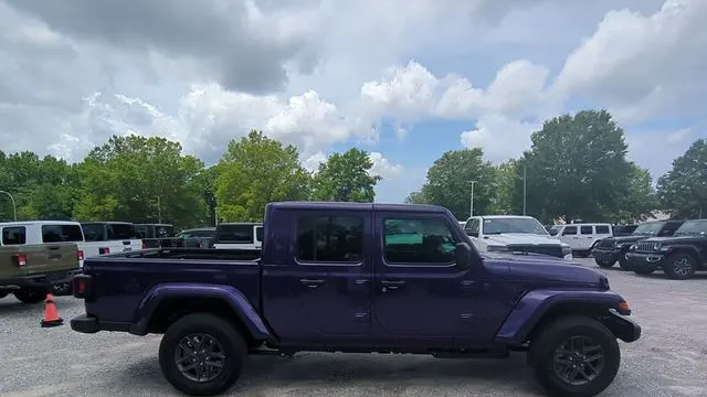 2026 Jeep Gladiator Sport