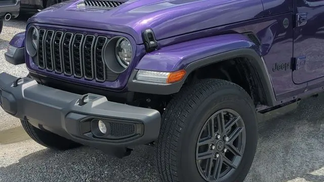 2026 Jeep Gladiator Sport
