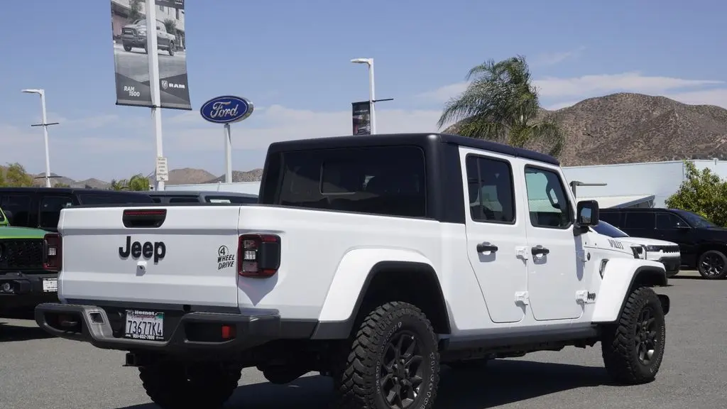 2025 Jeep Gladiator Big Bear