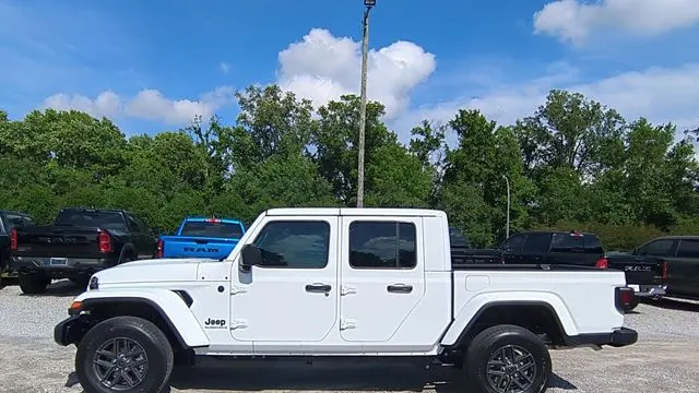 2026 Jeep Gladiator Sport