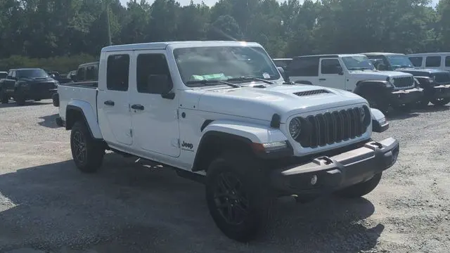 2026 Jeep Gladiator Sport