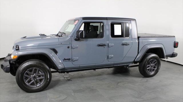 2025 Jeep Gladiator Sport S